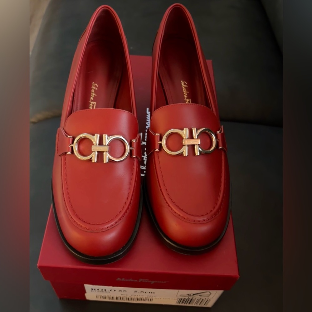 Salvatore Ferragamo Rollo 55 size 7.5